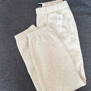 NWT Gap High Rise VintageSoft Relaxed Joggers, Size M, Pale Heather Gray